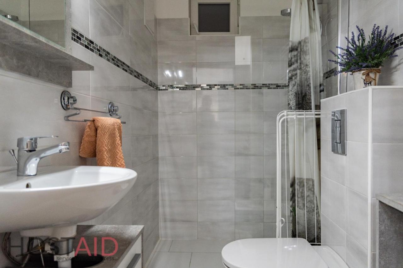 B17 Apartment - Hostaid Budapest Exteriör bild