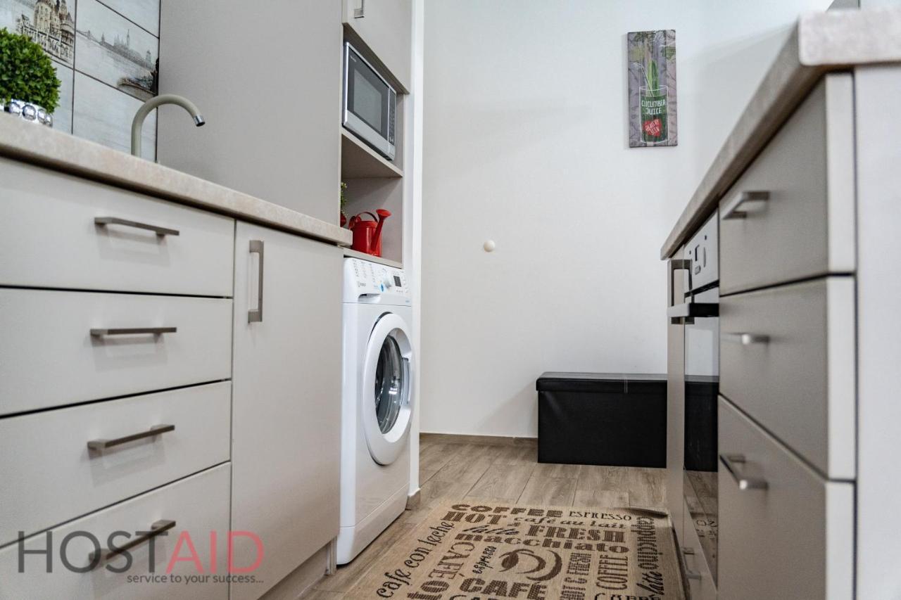 B17 Apartment - Hostaid Budapest Exteriör bild